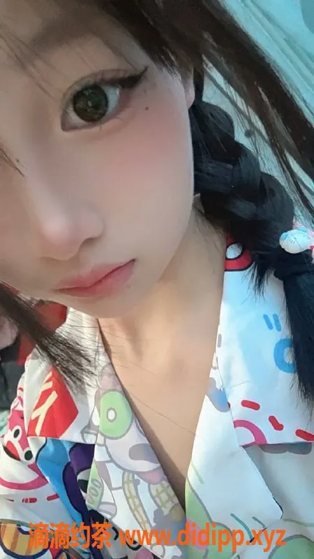 成都楼凤-成华区17岁小忆，160cm白虎，完美体验只需冲！