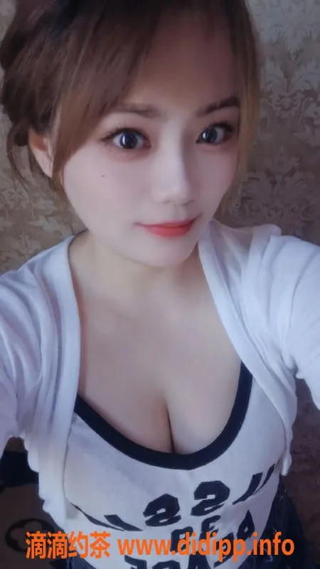 深圳楼凤-福田小陀螺，28岁，158cm，36B，全套服务