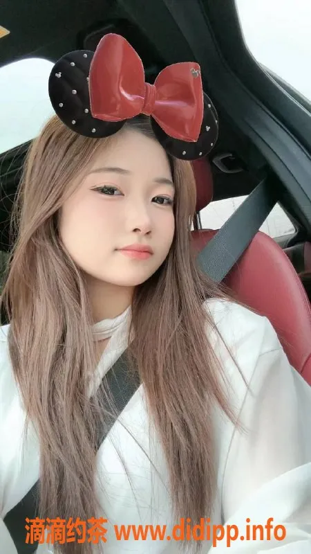 深圳楼凤-宝安小雪，千元嫩妹，舌吻服务带你飞