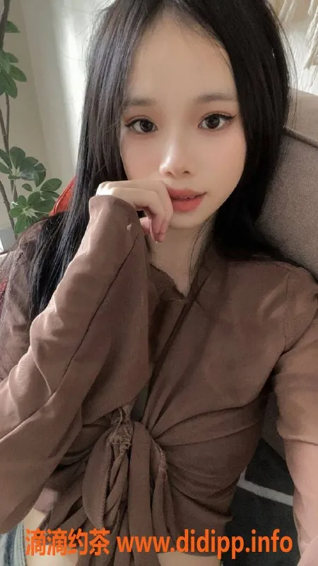 长沙楼凤-长沙米米，19岁157cm，400p共浴服务