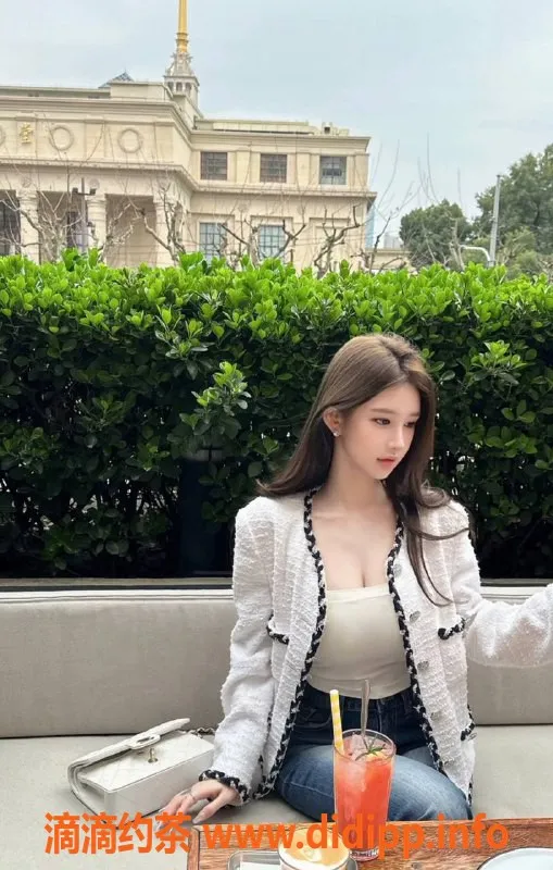 深圳楼凤-龙华新人依依，1500元体验绝佳服务