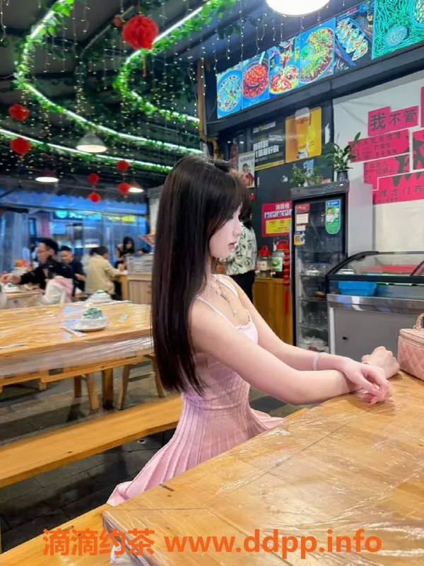 重庆楼凤-18岁苏萌兼职艺体生，165cm C罩杯倾情服务