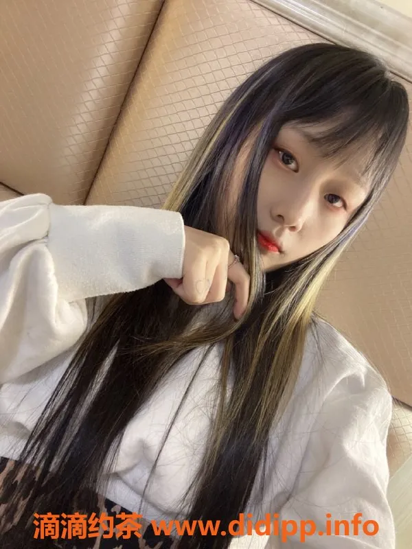 成都楼凤-成都嫩妹茜茜，20岁，颜值高，500元体验！