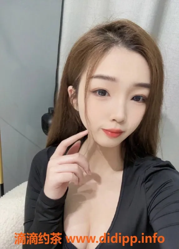 福州楼凤-鼓楼区语轩 170CM 58KG 24岁 700P体验