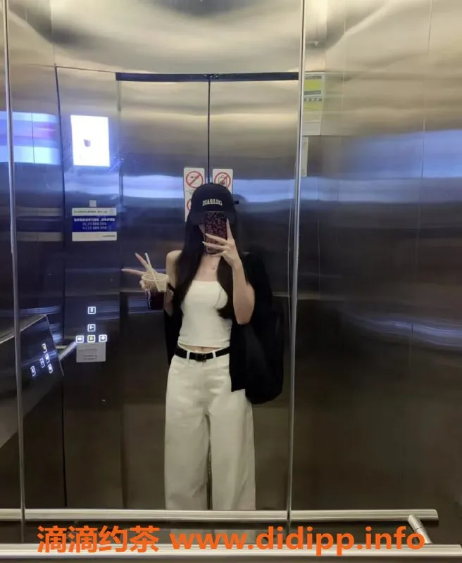 广州楼凤-天河区肉感蜜桃臀女友——雪，24岁，168cm，500元起