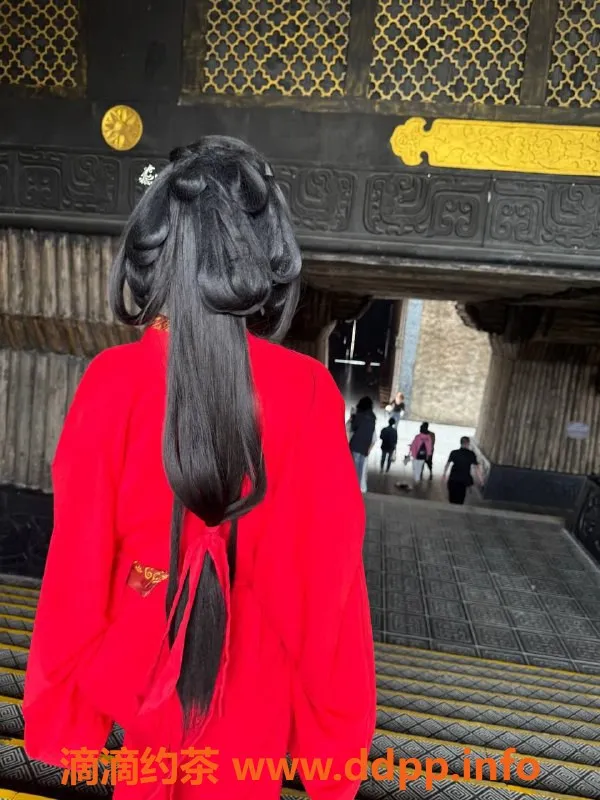 杭州楼凤-滨江崽崽，95-5P巨乳小姐，服务好评如潮