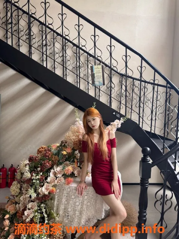 广州楼凤-花都心心嫩妹推荐，18PP双飞夜课