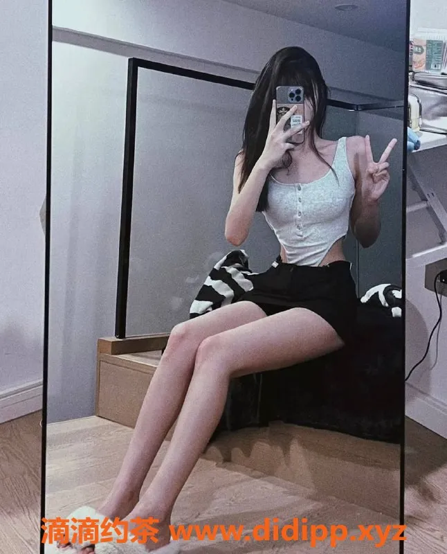 成都楼凤-天府三街18岁嫩妹甜筒，身高170体重90，SM服务