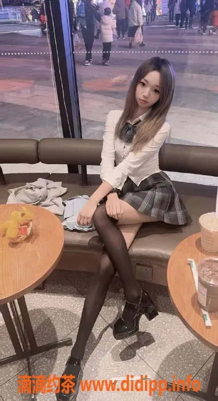 成都楼凤-武侯区嫩妹甜筒，170大长腿，身材超棒！