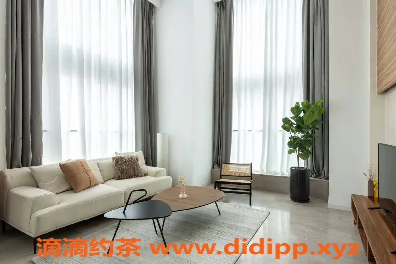 厦门楼凤-厦门高端陪玩，19岁女大学生仅699元/小时