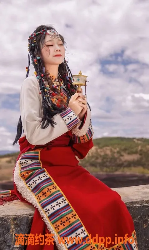 成都楼凤-成华区佩佩，大奶车嫩妹，6p起约