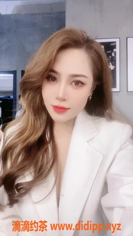 苏州楼凤-小U：160cm纯情少妇，1900元畅享45分钟服务