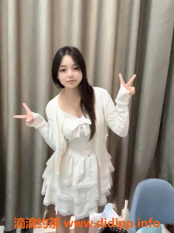 重庆楼凤-渝北琪琪，18岁，163cm，98斤，B+胸，鸳鸯浴服务