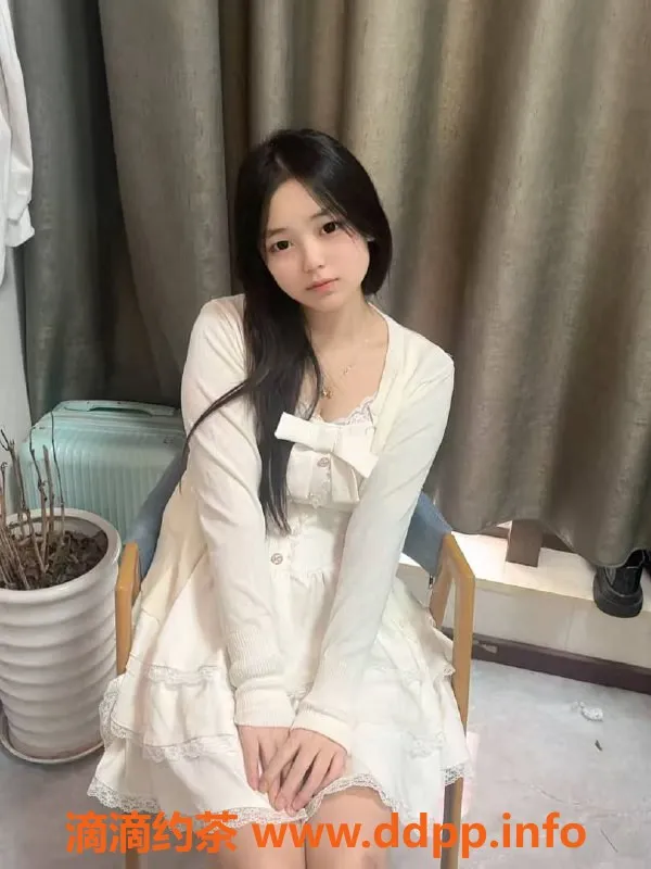 重庆楼凤-渝北琪琪，18岁，163cm，98斤，B+胸，鸳鸯浴服务