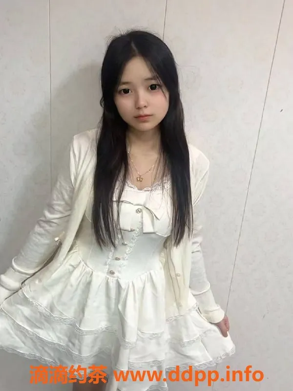 重庆楼凤-渝北琪琪，18岁，163cm，98斤，B+胸，鸳鸯浴服务