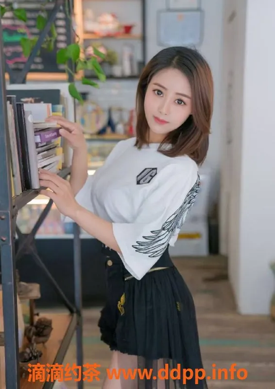 北京楼凤-丰台小巧美女语萌，莞式服务1200元