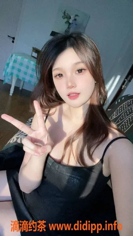 杭州楼凤-重庆海棠女孩18岁，身高166cm，真实D杯服务！