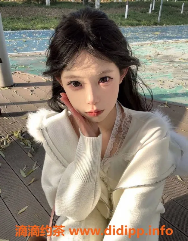 武汉上门服务-汉阳区20岁小贝，161cm身材，包夜5000元