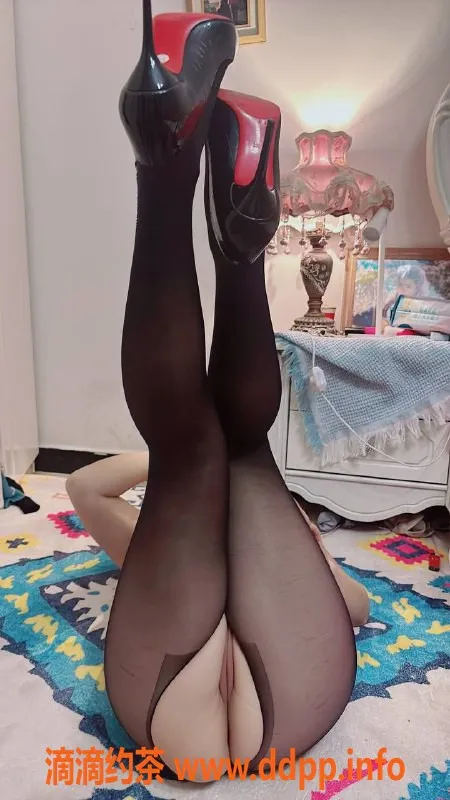 昆明楼凤-安宁小樱桃，800P尽享口交与深喉服务