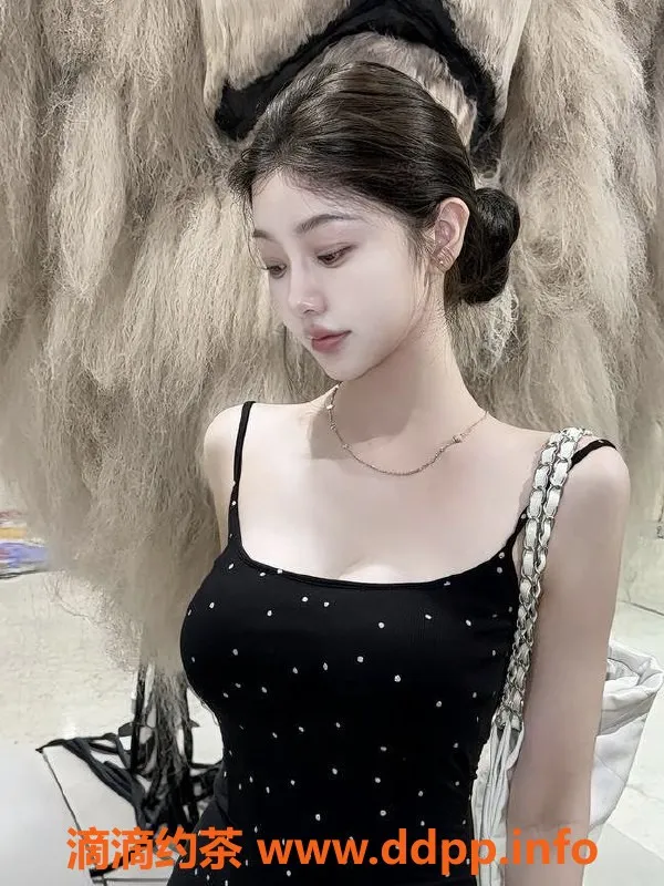 杭州楼凤-上城区天然C胸尤物爱上夏天，21岁火辣身材