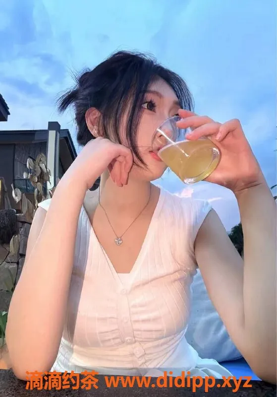 成都楼凤-武侯区依依，19岁 C罩杯嫩妹服务，7P起