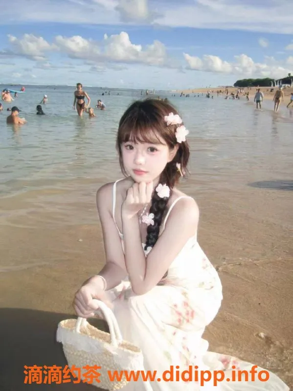 重庆楼凤-大坪念念，18岁C杯新人，身高160，服务可盐可甜