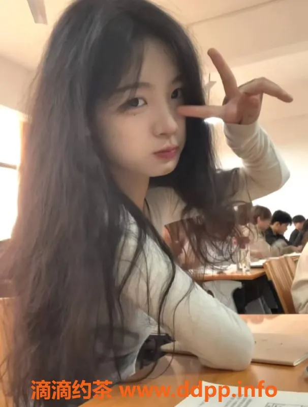 杭州楼凤-上城区困困，20岁大二美术生，魅力四射