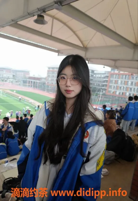 北京楼凤-朝阳区茶茶，18岁166cm C罩杯，轻松服务