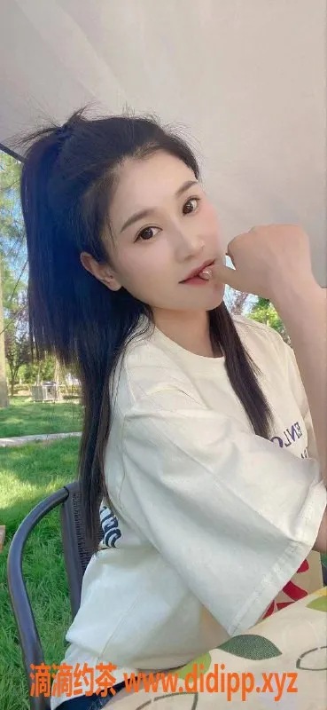 成都楼凤-锦江区御姐罗拉，170cm身材高挑，服务多样