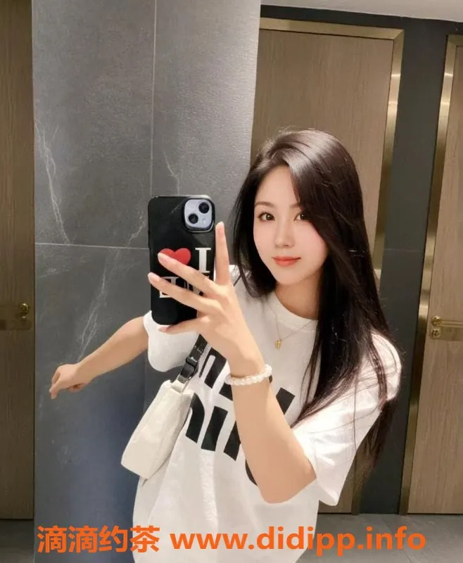 南昌楼凤-川川妹，165厘米，34B，鸳鸯浴服务