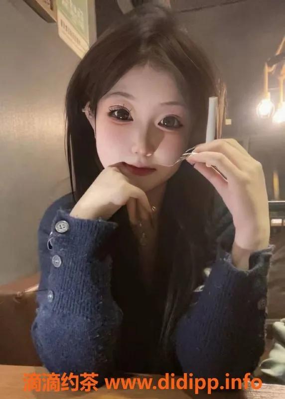 广州楼凤-天河嫩妹琪琪，视频验证，无拘舌吻体验