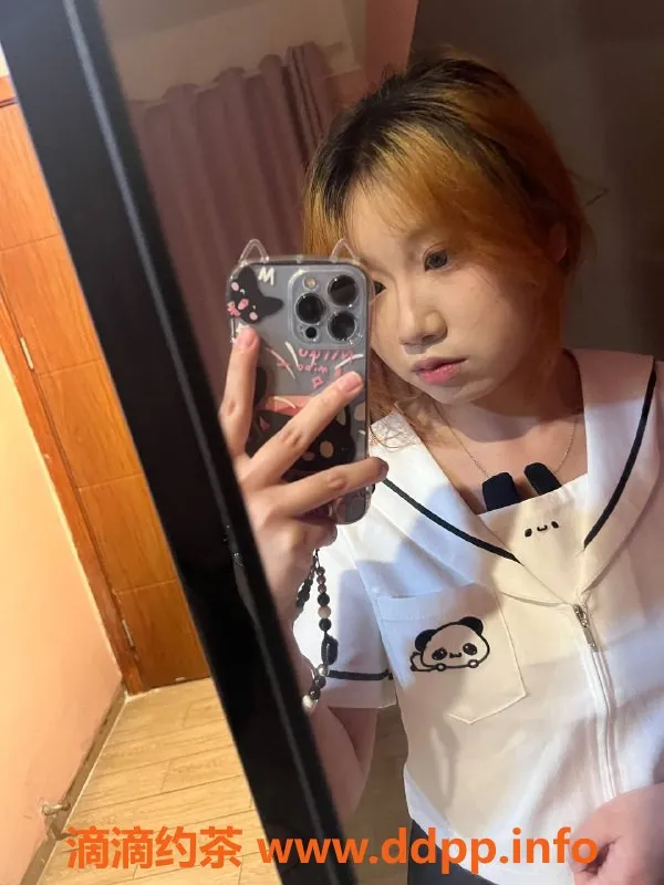 广州楼凤-海珠嫩妹小奶糕，700元轻松约！