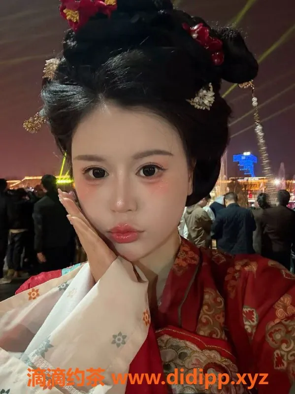 广州楼凤-天河御姐余七七，夜课7P大胸服务