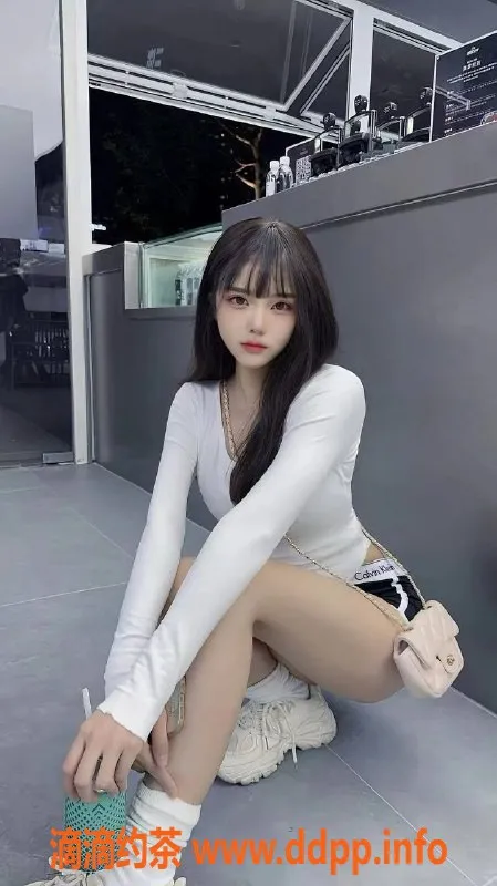 成都楼凤-武侯区嫩妹夏七七，19岁，160cm，6P起步