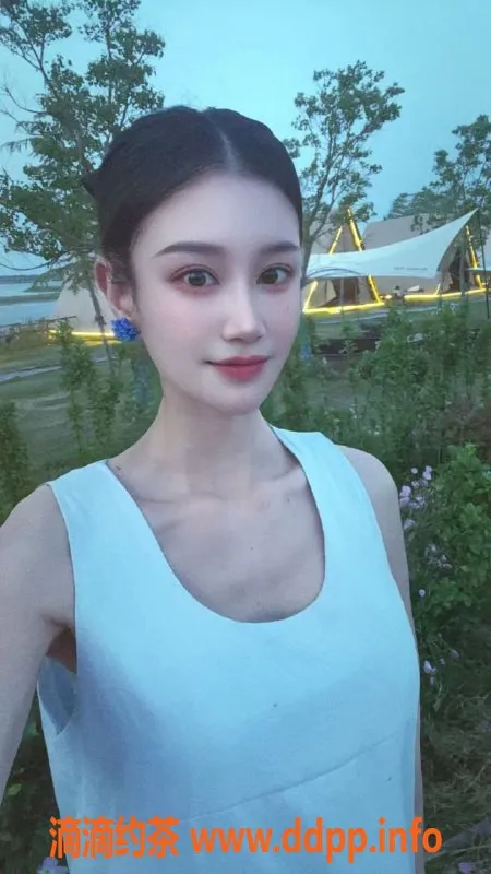 成都楼凤-春熙路26岁罗拉，170cm大长腿，超值6P优惠！