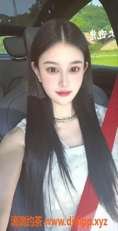 成都楼凤-春熙路26岁罗拉，170cm大长腿，超值6P优惠！