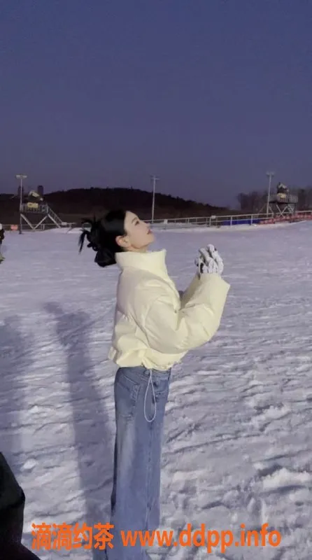 成都楼凤-春熙路26岁罗拉，170cm大长腿，超值6P优惠！