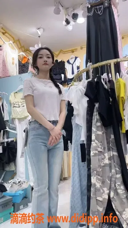 广州楼凤-广州天河菲菲老师，蛇吻服务600起