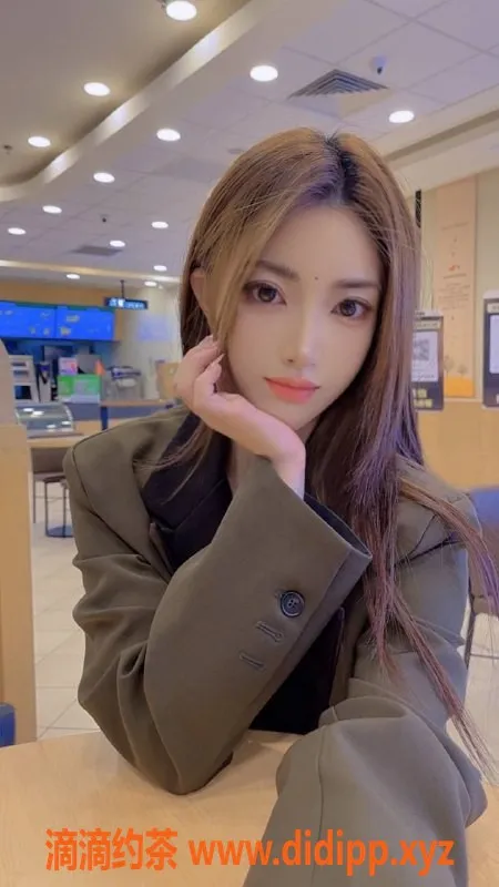 成都楼凤-武侯区小蜜蜂，175cm身材好，超值体验！