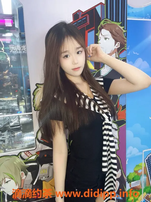 广州楼凤资源信息,荔湾嫩妹灵儿，双飞鸳鸯浴17PP上门服务