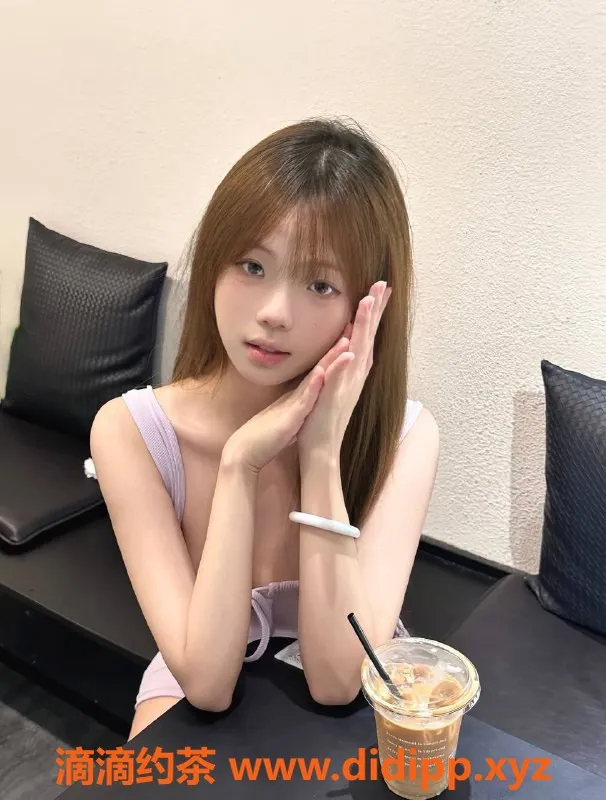 重庆楼凤-大坪可儿，161cm C32，20岁，服务热情