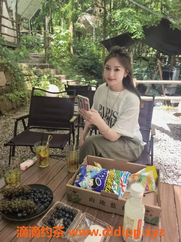 成都楼凤-28岁嘉嘉，青羊区高颜值代聊服务，160cm 100斤