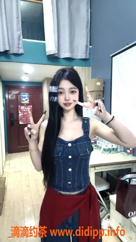 成都楼凤-武侯区17岁嫩妹 163cm丰满胸C价优服务