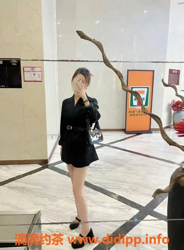 广州楼凤资源信息,广州白云 18岁 petite 35C，茶水500体验超值！