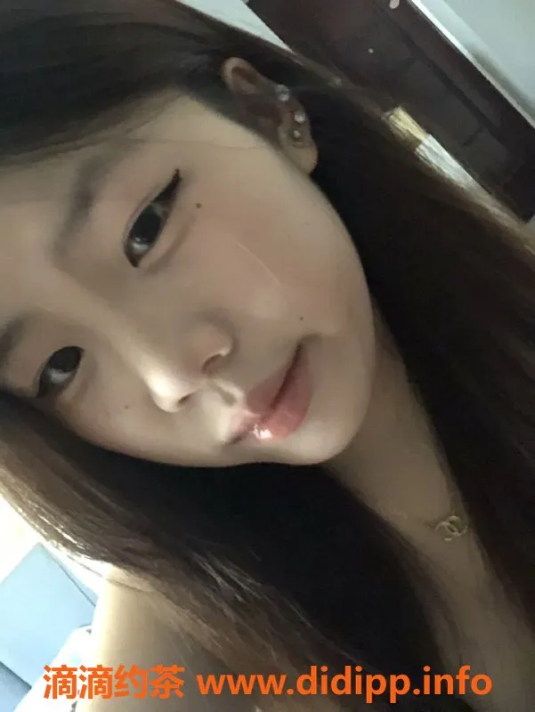 成都楼凤-成华区微胖嫩妹小瑶，清纯可爱18岁，价格合适