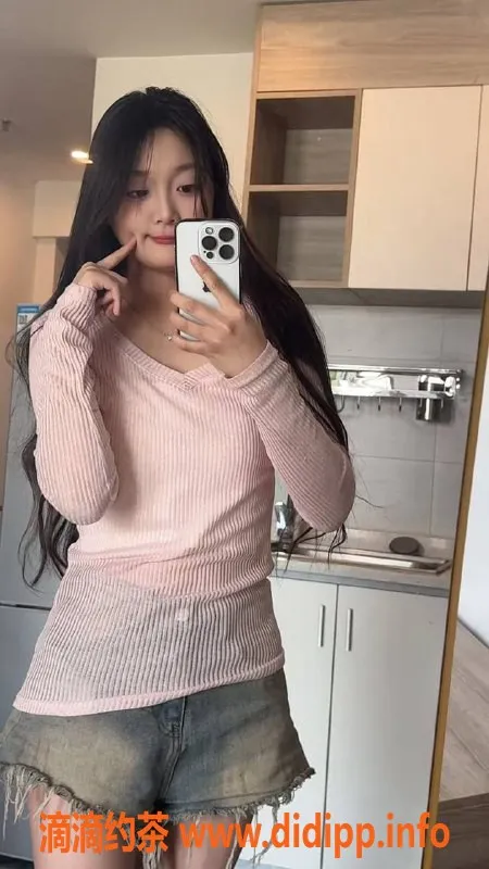 成都楼凤-成华区小楠甜妹，身高165，90斤，A奶超可爱