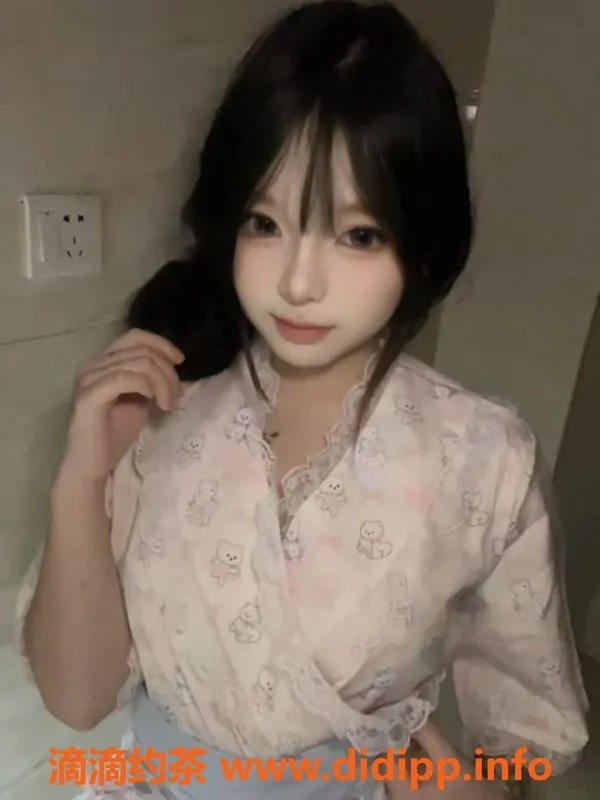 广州楼凤资源信息,白云嫩妹小美，5P鸳鸯浴，超大胸