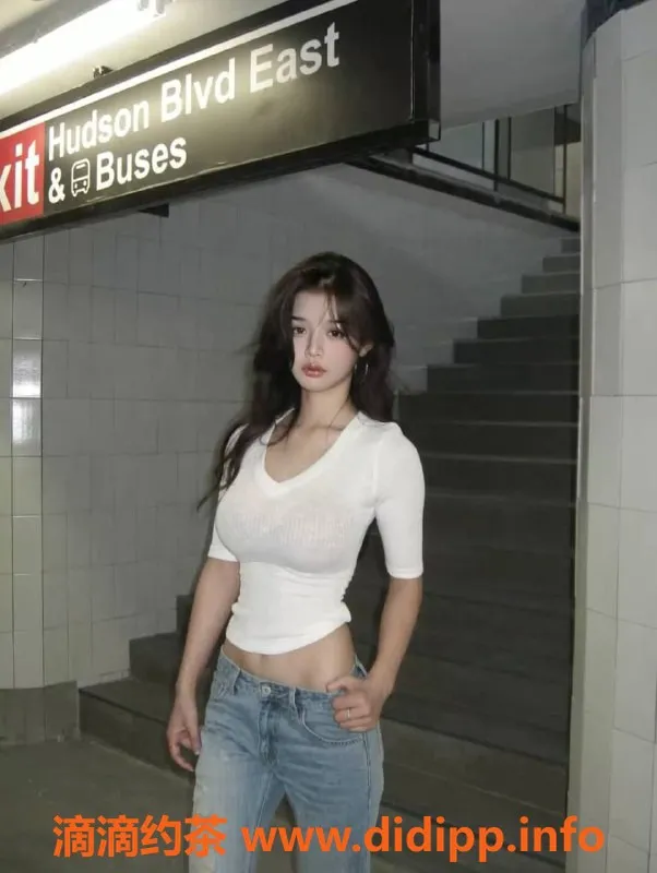 广州楼凤-天河御姐Kiki，10P的绝佳舌吻体验