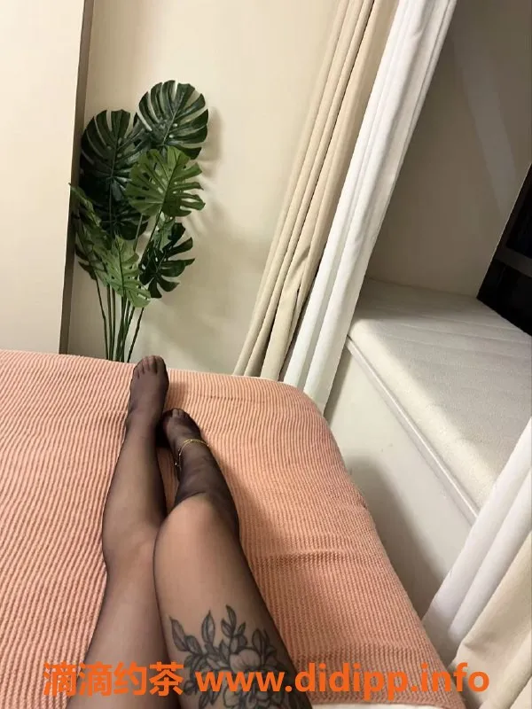 长沙楼凤-雨花区嫩妹小怡，500p体验舌吻服务