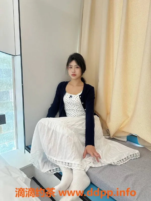 广州楼凤-佛山金沙洲晴宝老师，800起蛇吻服务